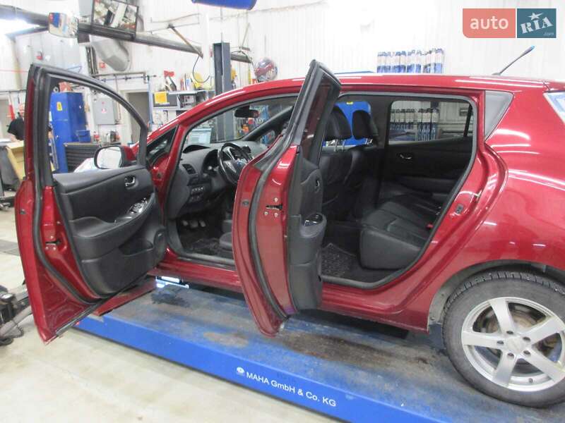 Хетчбек Nissan Leaf 2014 в Луцьку