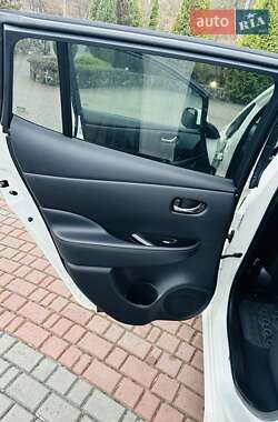 Хэтчбек Nissan Leaf 2014 в 