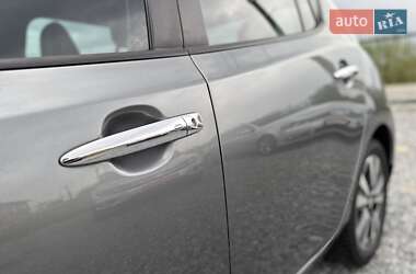 Хэтчбек Nissan Leaf 2015 в 