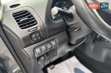 Хэтчбек Nissan Leaf 2015 в 