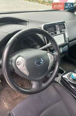 Хетчбек Nissan Leaf 2016 в 
