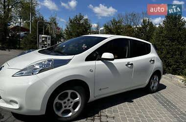 Хэтчбек Nissan Leaf 2016 в 