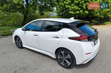 Хэтчбек Nissan Leaf 2021 в 