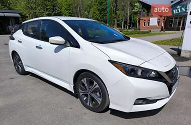 Хэтчбек Nissan Leaf 2021 в 