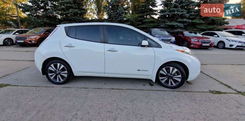 Хэтчбек Nissan Leaf 2016 в Днепре
