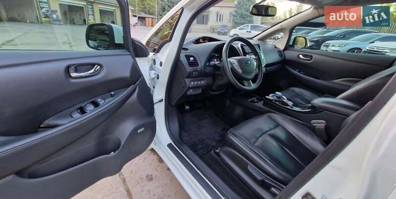 Хэтчбек Nissan Leaf 2016 в Днепре