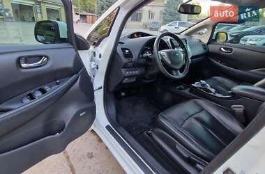 Хэтчбек Nissan Leaf 2016 в 