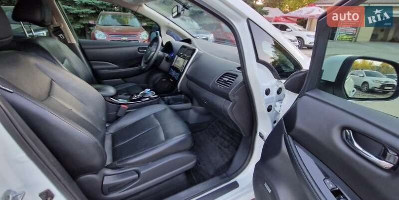 Хэтчбек Nissan Leaf 2016 в Днепре