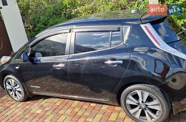 Хэтчбек Nissan Leaf 2016 в 