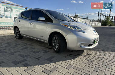 Хэтчбек Nissan Leaf 2016 в 