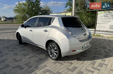Хэтчбек Nissan Leaf 2016 в 