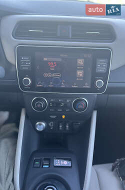 Хэтчбек Nissan Leaf 2021 в 