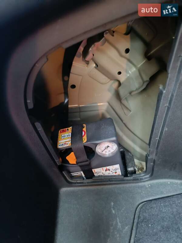 Хэтчбек Nissan Leaf 2014 в Днепре