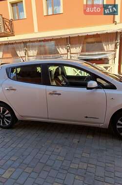 Хэтчбек Nissan Leaf 2016 в 