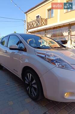 Хэтчбек Nissan Leaf 2016 в 