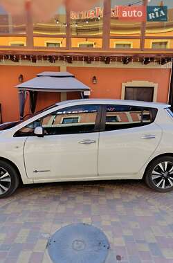 Хэтчбек Nissan Leaf 2016 в 