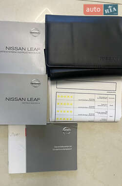 Хэтчбек Nissan Leaf 2012 в 