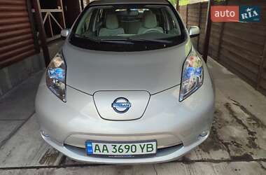 Хетчбек Nissan Leaf 2011 в 