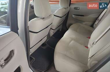 Хетчбек Nissan Leaf 2011 в 