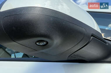Хетчбек Nissan Leaf 2015 в 