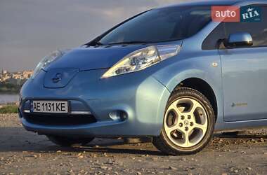 Хэтчбек Nissan Leaf 2011 в Днепре