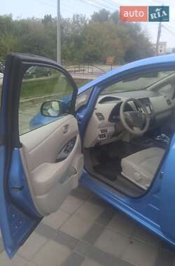 Хэтчбек Nissan Leaf 2011 в 