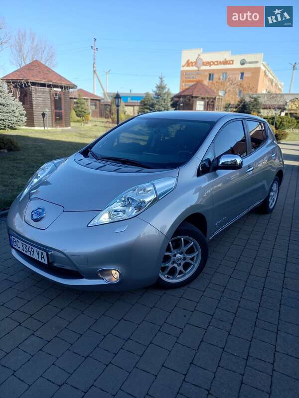 Хэтчбек Nissan Leaf 2014 в 