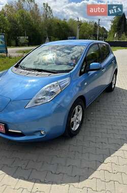 Хэтчбек Nissan Leaf 2013 в 