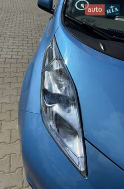 Хэтчбек Nissan Leaf 2013 в 