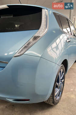 Хэтчбек Nissan Leaf 2015 в 