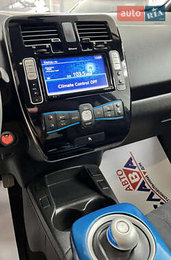 Хэтчбек Nissan Leaf 2015 в 