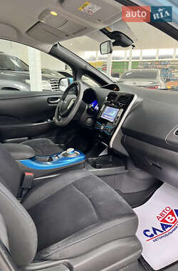 Хэтчбек Nissan Leaf 2015 в 
