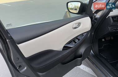 Хетчбек Nissan Leaf 2018 в 