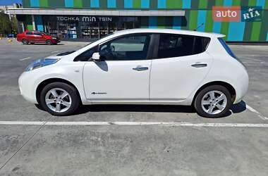 Хетчбек Nissan Leaf 2013 в 
