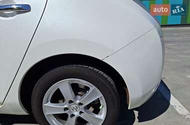 Хетчбек Nissan Leaf 2013 в 