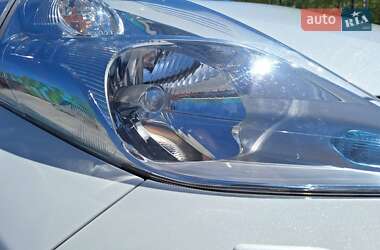 Хетчбек Nissan Leaf 2013 в 
