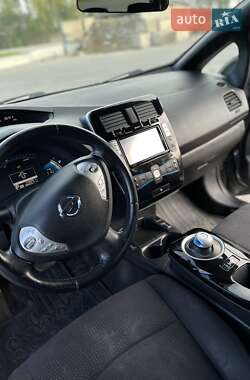 Хетчбек Nissan Leaf 2013 в 