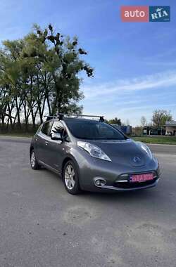 Хетчбек Nissan Leaf 2013 в 
