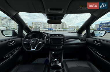 Хэтчбек Nissan Leaf 2019 в 