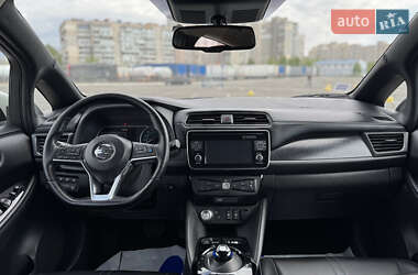 Хэтчбек Nissan Leaf 2019 в 