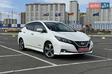 Хэтчбек Nissan Leaf 2019 в 