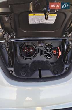 Хетчбек Nissan Leaf 2014 в 