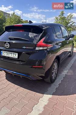 Хэтчбек Nissan Leaf 2021 в 