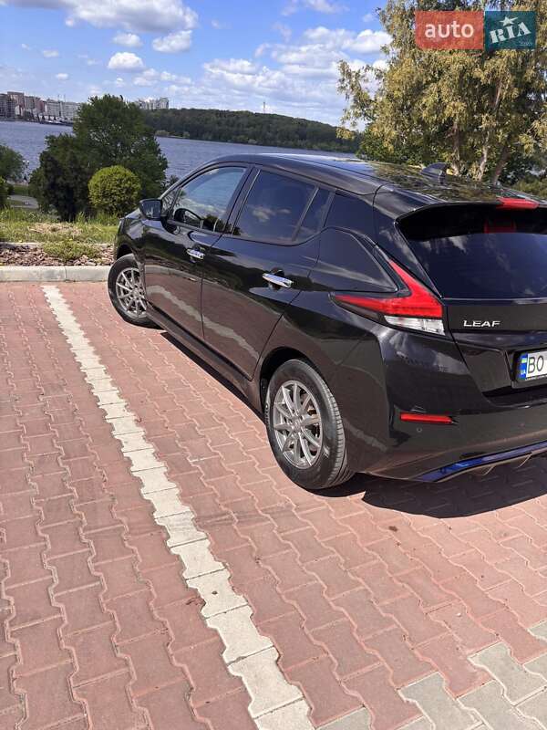 Хэтчбек Nissan Leaf 2021 в Тернополе