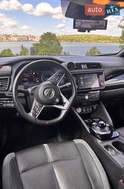 Хэтчбек Nissan Leaf 2021 в 