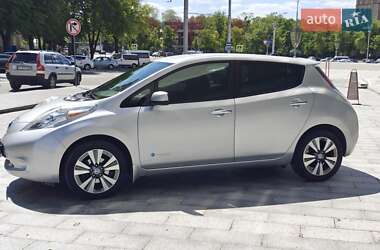 Хетчбек Nissan Leaf 2013 в 