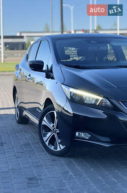 Хэтчбек Nissan Leaf 2018 в 