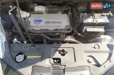 Хетчбек Nissan Leaf 2011 в 