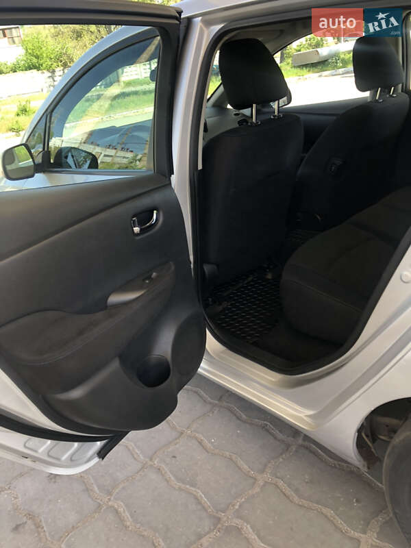 Хэтчбек Nissan Leaf 2015 в Запорожье