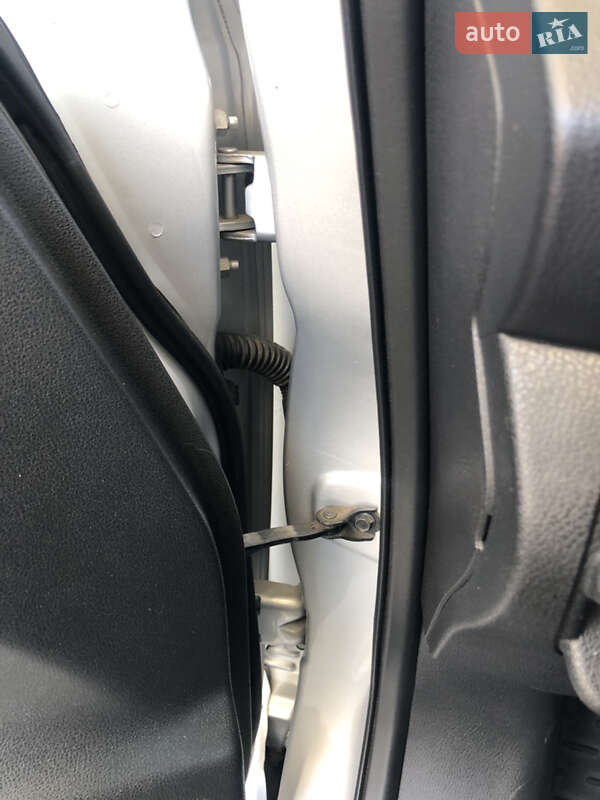 Хэтчбек Nissan Leaf 2015 в Запорожье